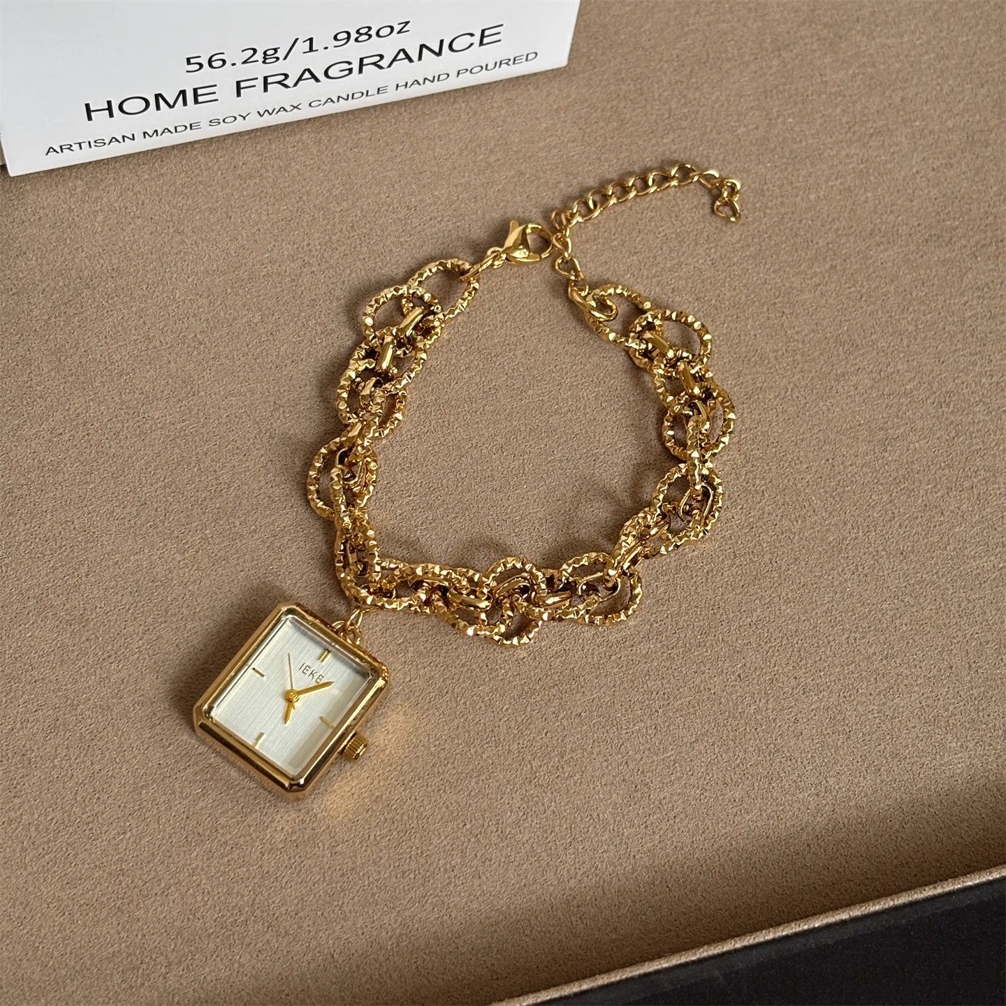 Exquisite Chain Design Women'S Watch, Elegant Retro Style, Small Gold Chain Watch, Quartz Bracelet Watch, Women'S Series.