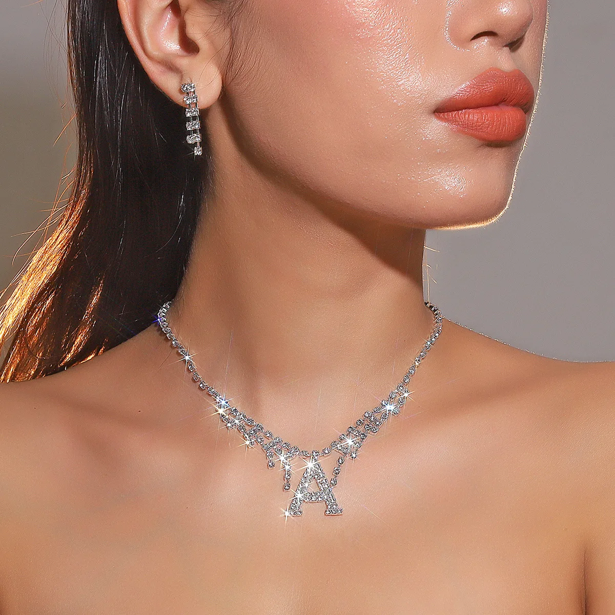 Luxuriöses Glänzendes Strass-Halsketten- und Ohrring-Set, Buchstabe A Anhänger, Quasten-Halskette und Ohrringe, Komplett aus Kupfer Zweiteiliges Set