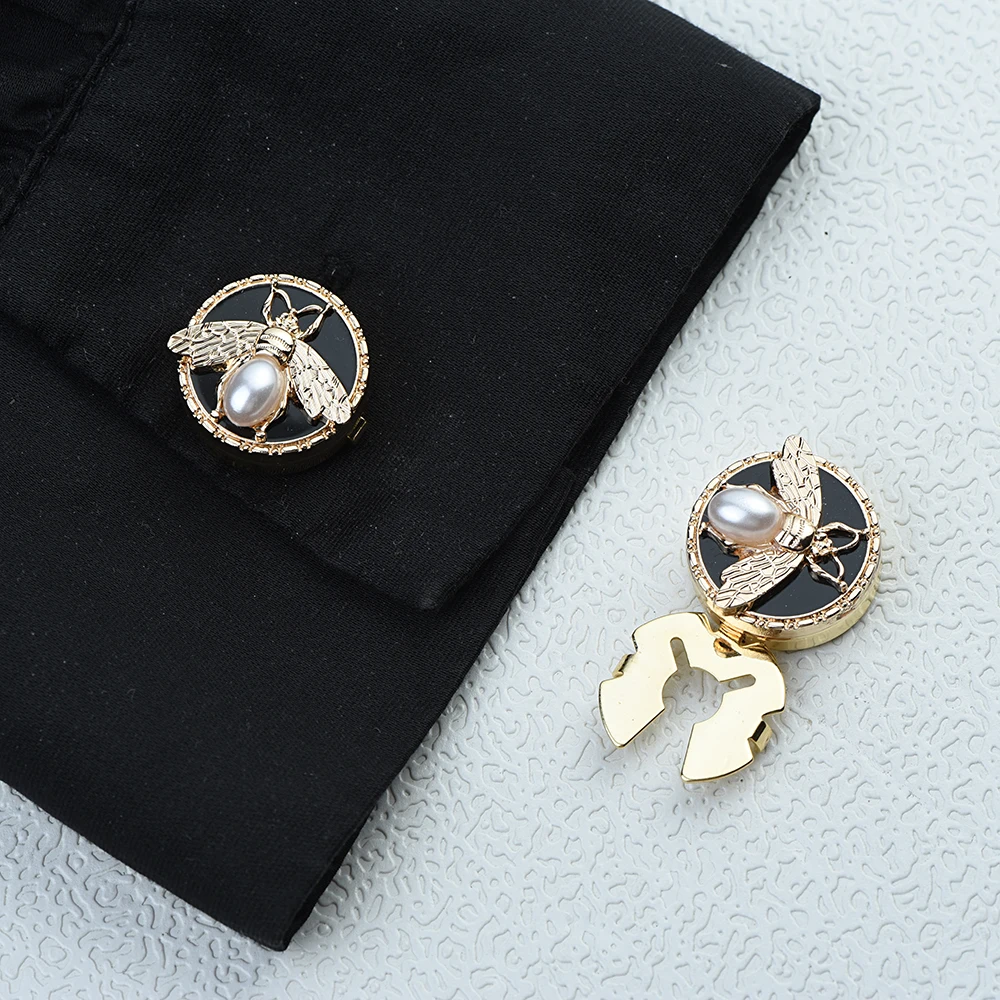 ICEYY 2PCS Cute Pearl Bee Button Covers Set Okrągłe spinki do mankietów Ozdobne guziki do koszul Smokingi i sukienki