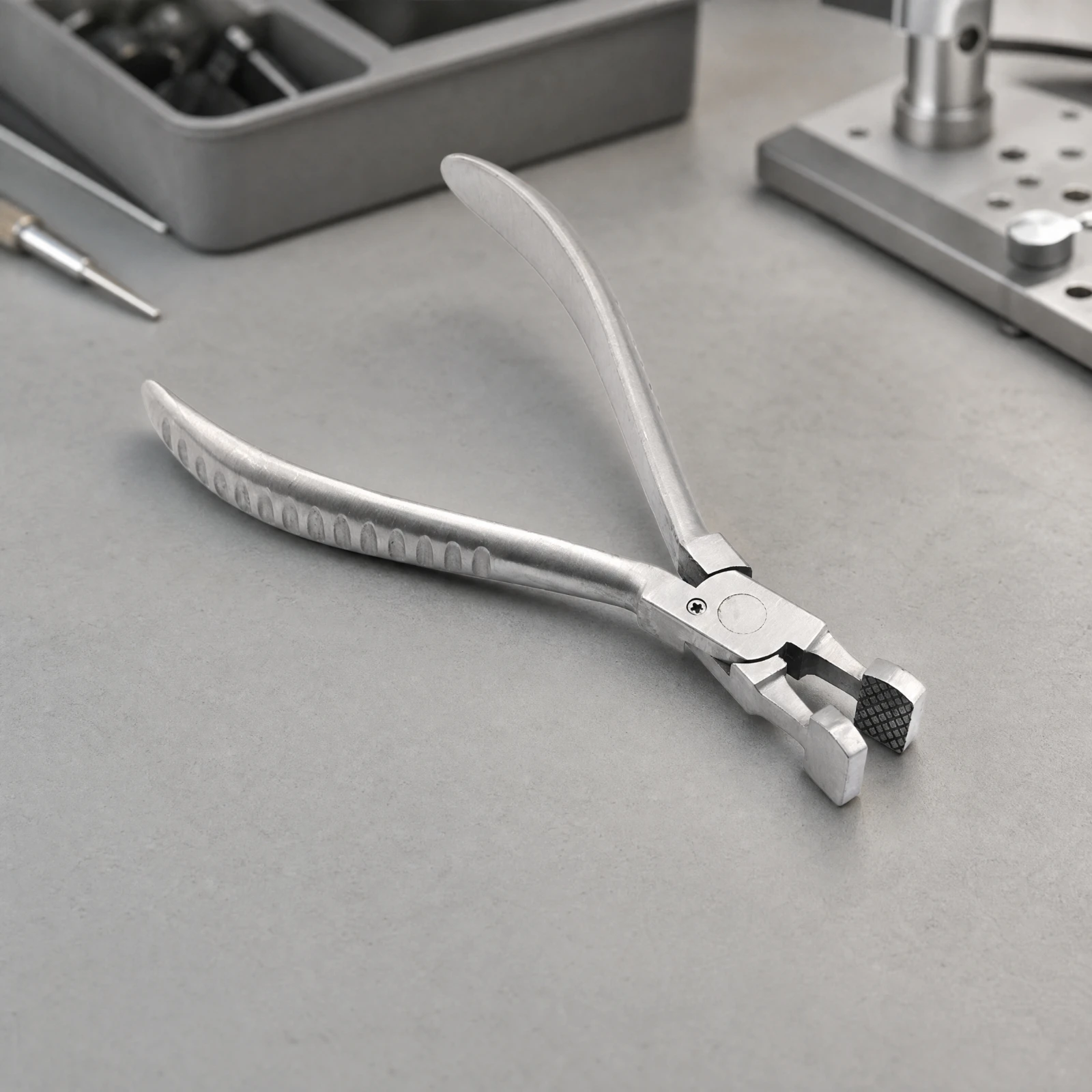 Stainless Steel Eyeglass Lens-Adjustment Plier Non-Slip Eyeglass Plier with Textured Jaw Pads Eyeglasses Frame Pliers