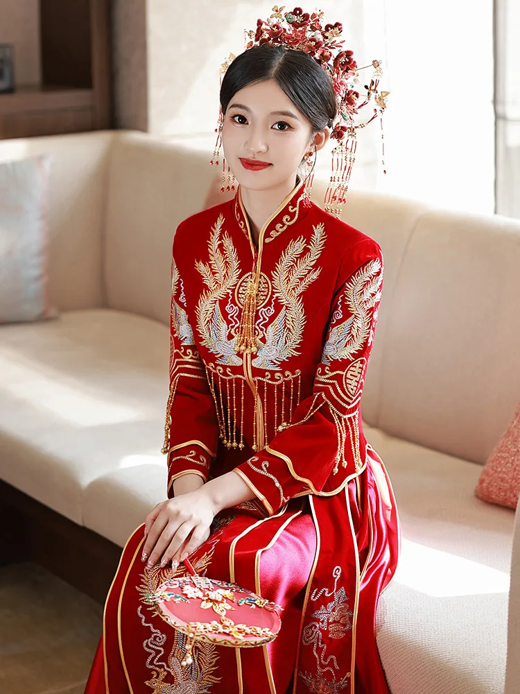 

Cheongsam Oriental Vintage Toast Qipao Exquisite Phoenix Embroidery Marry Clothes Traditional Chinese Bride Tassels Wedding Dres