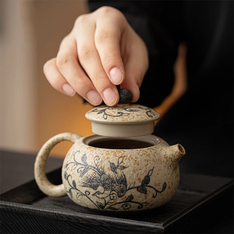 Hand drawn blue and white flint, Danfeng, Xishi teapot, ceramic teapot, suitable for gifting to friends
