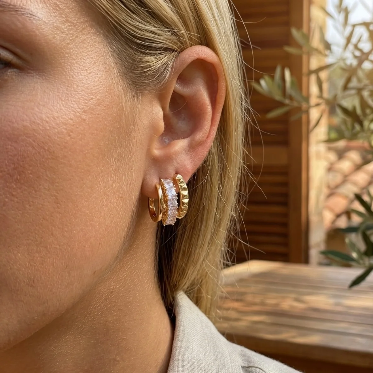 Glänzende mehrschichtige C-förmige Ohrstecker mit eingelegtem CZ-Zirkon für Damen und Herren, minimalistische, exquisite geometrische Ohrringe, vielseitiger Schmuck – Detail 5