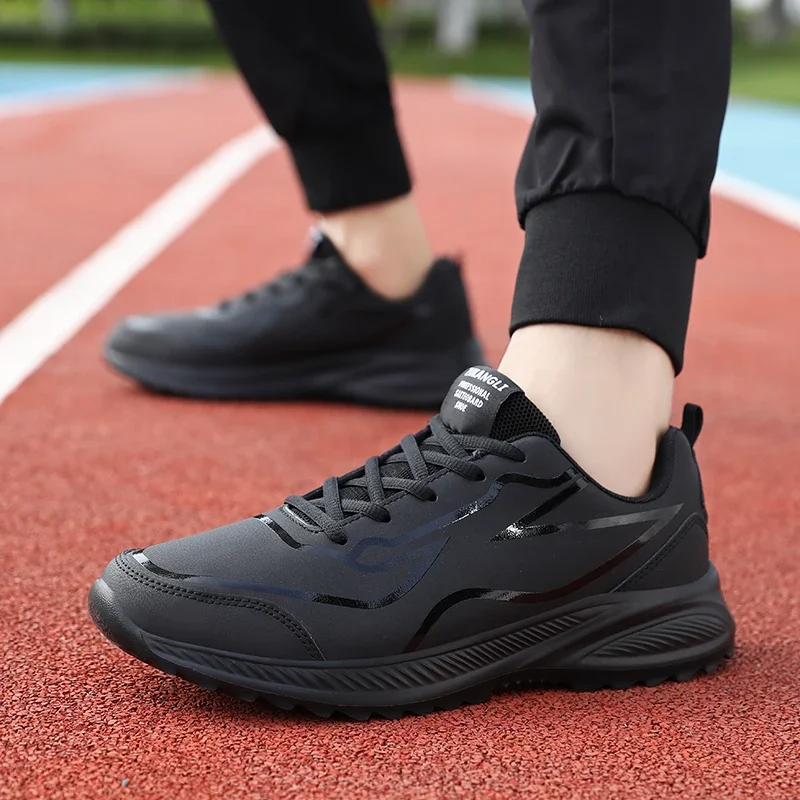 

Мужские повседневные кроссовки. Удобная кожаная уличная прогулочная обувь. Модная мужская обувь для мужчин. Кроссовки.