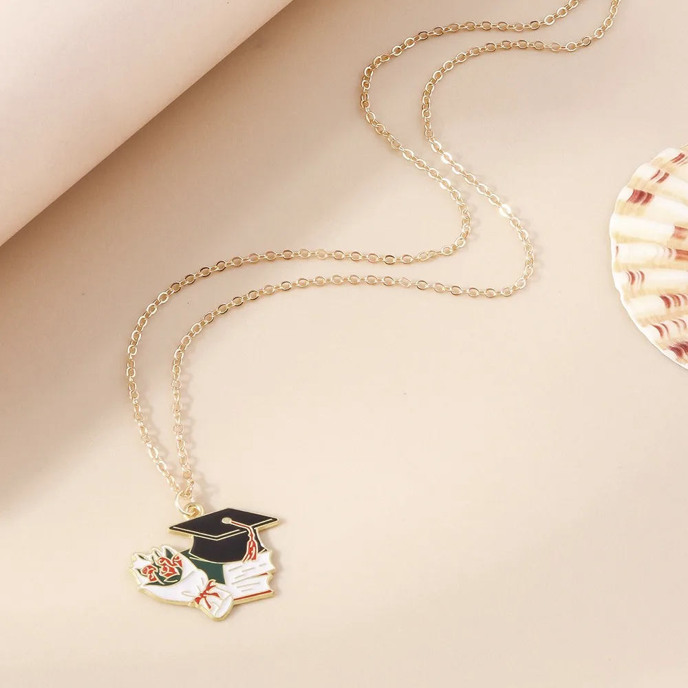 2024 Creative Necklace Fashion Commemorate Graduation Cap Pendant Clavicle Chain Flowers New Jewelry Accessories Student