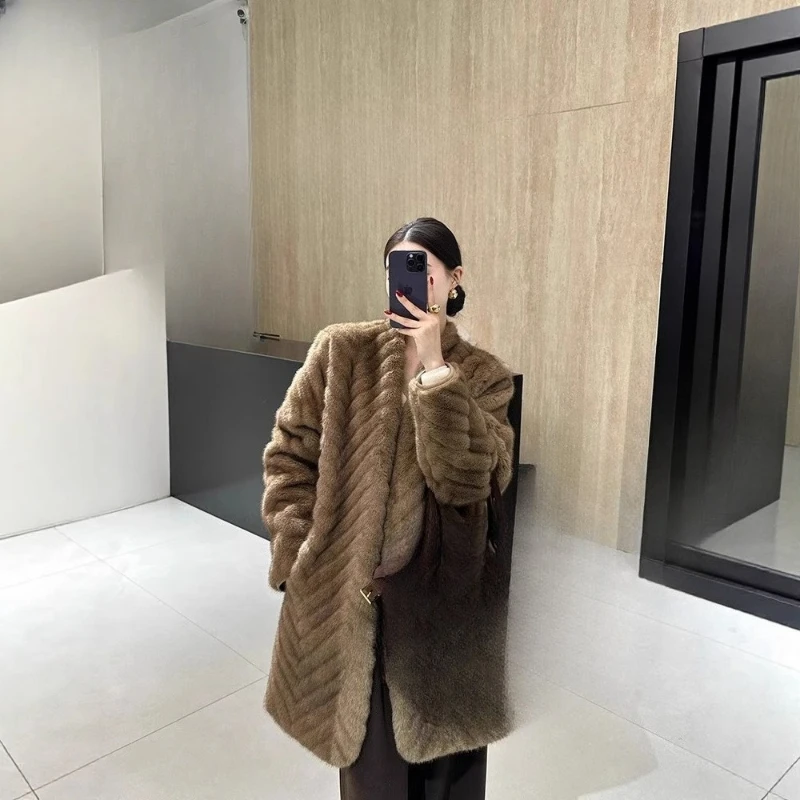مزاجه طويل متعرجة نمط صديقة للبيئة الفراء المرأة الشتاء الراقية تقليد فرو المنك معطف متكامل