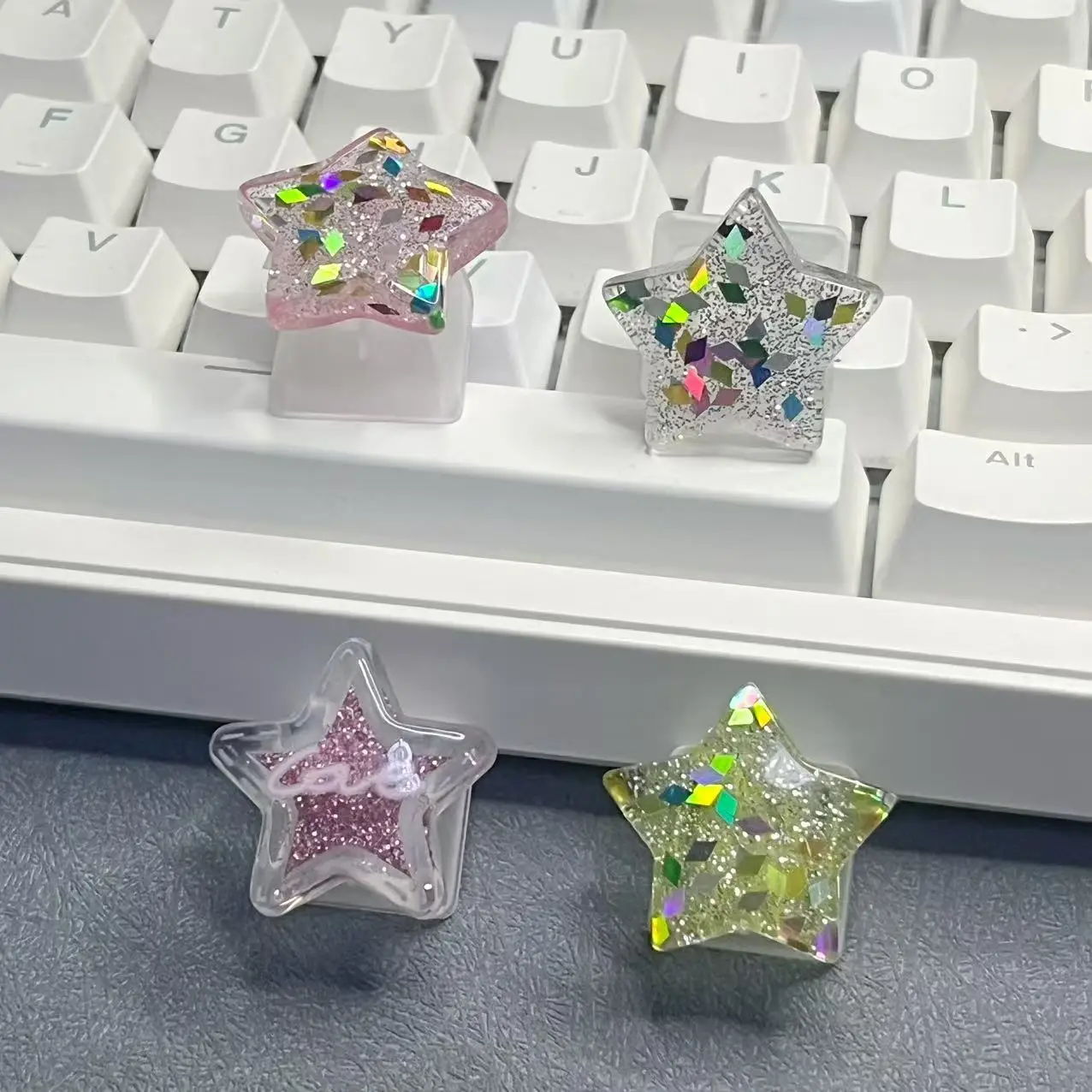 Cute and shiny heart-shaped keycaps suitable for mechanical gaming keyboards with pentagram decoration and transparent keycaps