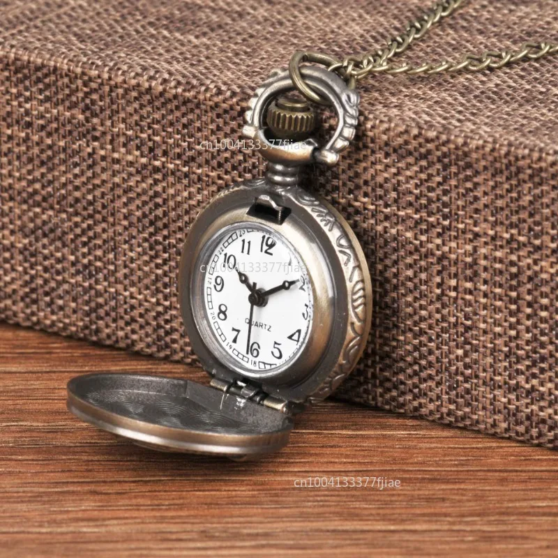 Vintage  Quartz Pocket Watch Badges Sickle Hammer Pocket Watch Necklace Bronze Pendant Chain Clock Fashion Emblem Top Gifts