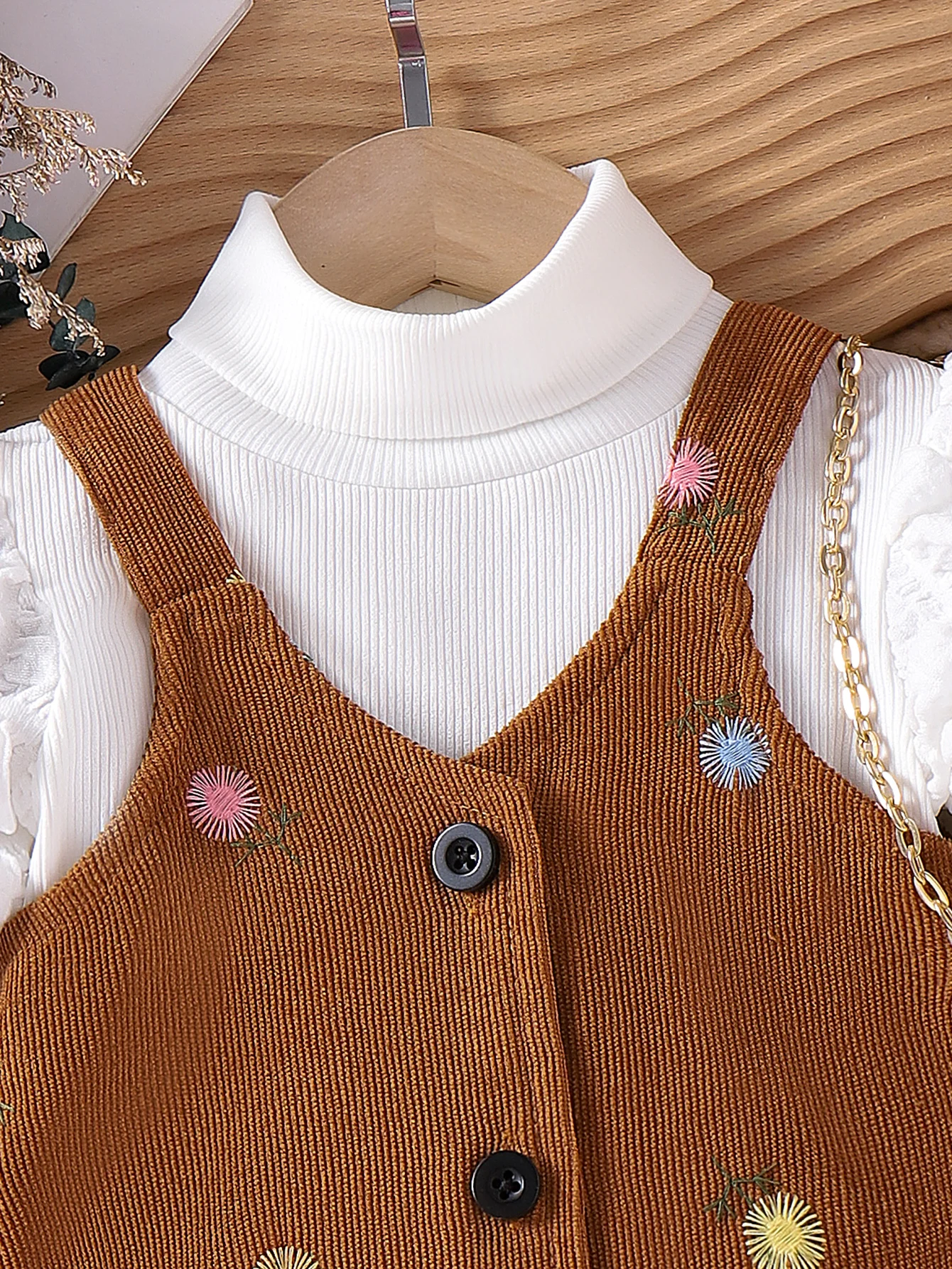 3PCS In Autumn, Girls Aged 0-4 Years Old Have A Comfortable Sweet And Western-Style White Top + Suspender Skirt Hat Set