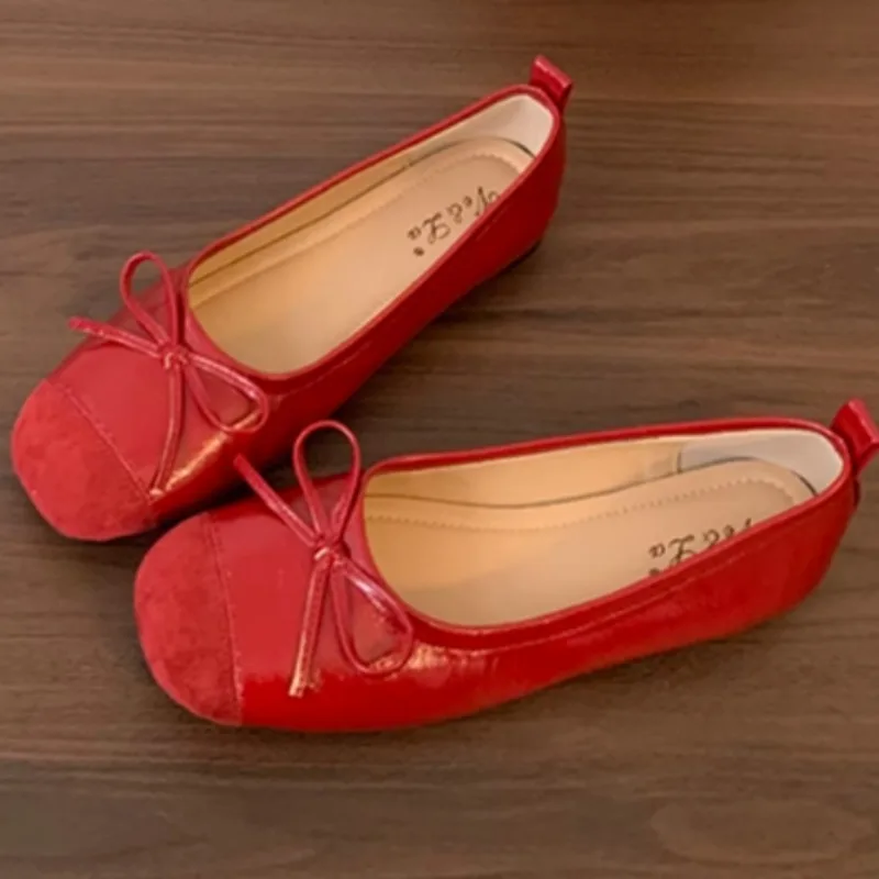 Autunno da donna nuovo stile moda punta tonda designer fondo morbido antiscivolo scarpe basse mocassini con bocca superficiale da passeggio all'aperto