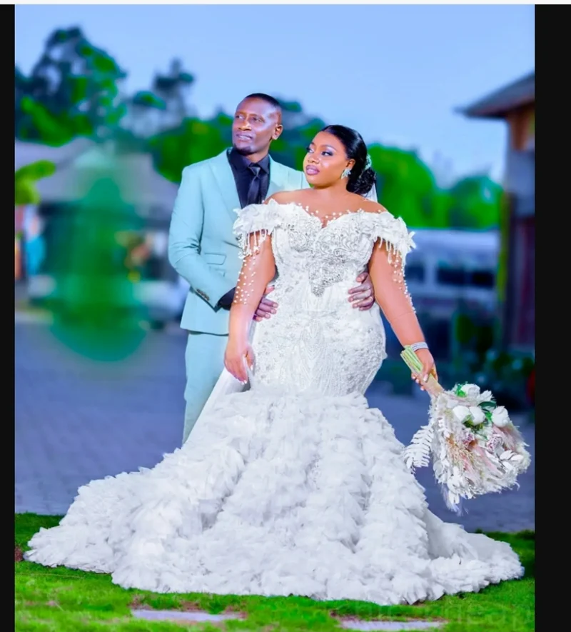 Customized Plus Size Sparky Beads Crystals  Wedding Dress For Bride Off the Shoulder  Aso Ebi Full Sleeves Garden  Bridal Gowns