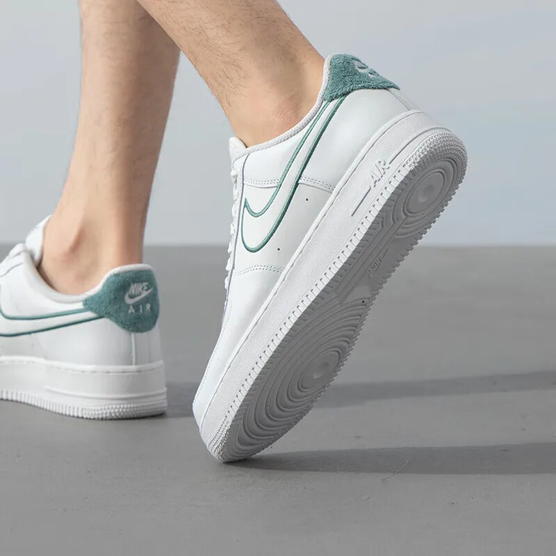 Nike sepatu Air Force One klasik untuk pria, sepatu olahraga Air Force AF-1 musim gugur 2024, sepatu kasual antiselip untuk pria FN8349-100