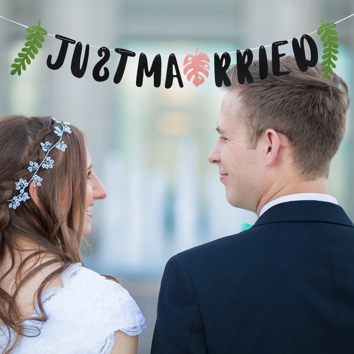 

1Pcs Just Married Wedding Decoration Banner Pull Flag Garland for Party Wedding Room Hanging Banner Leaves Pattern Indoor