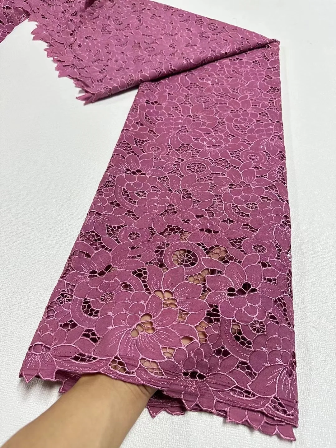 2025 New African Lace Fabric Nigerian Tulle Embroidered Bridal Gown Material Soft Cotton Damask for Wedding Party Dresses 5Yards
