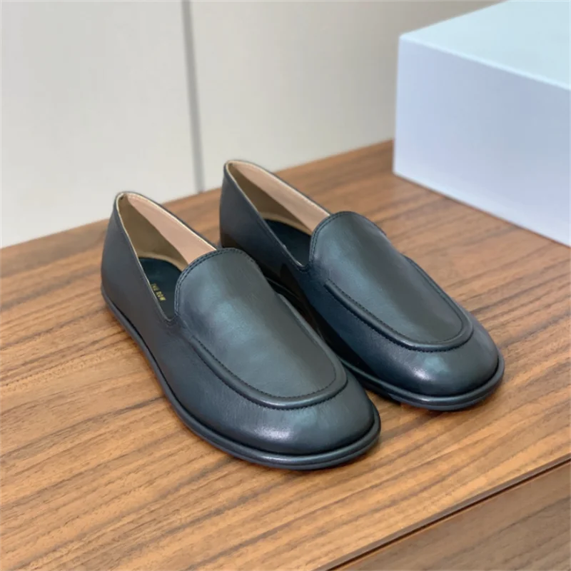 The new 2024 autumn/winter Le Fu shoes are made of soft leather and lined with classic round scalp leather, with a tailored fit