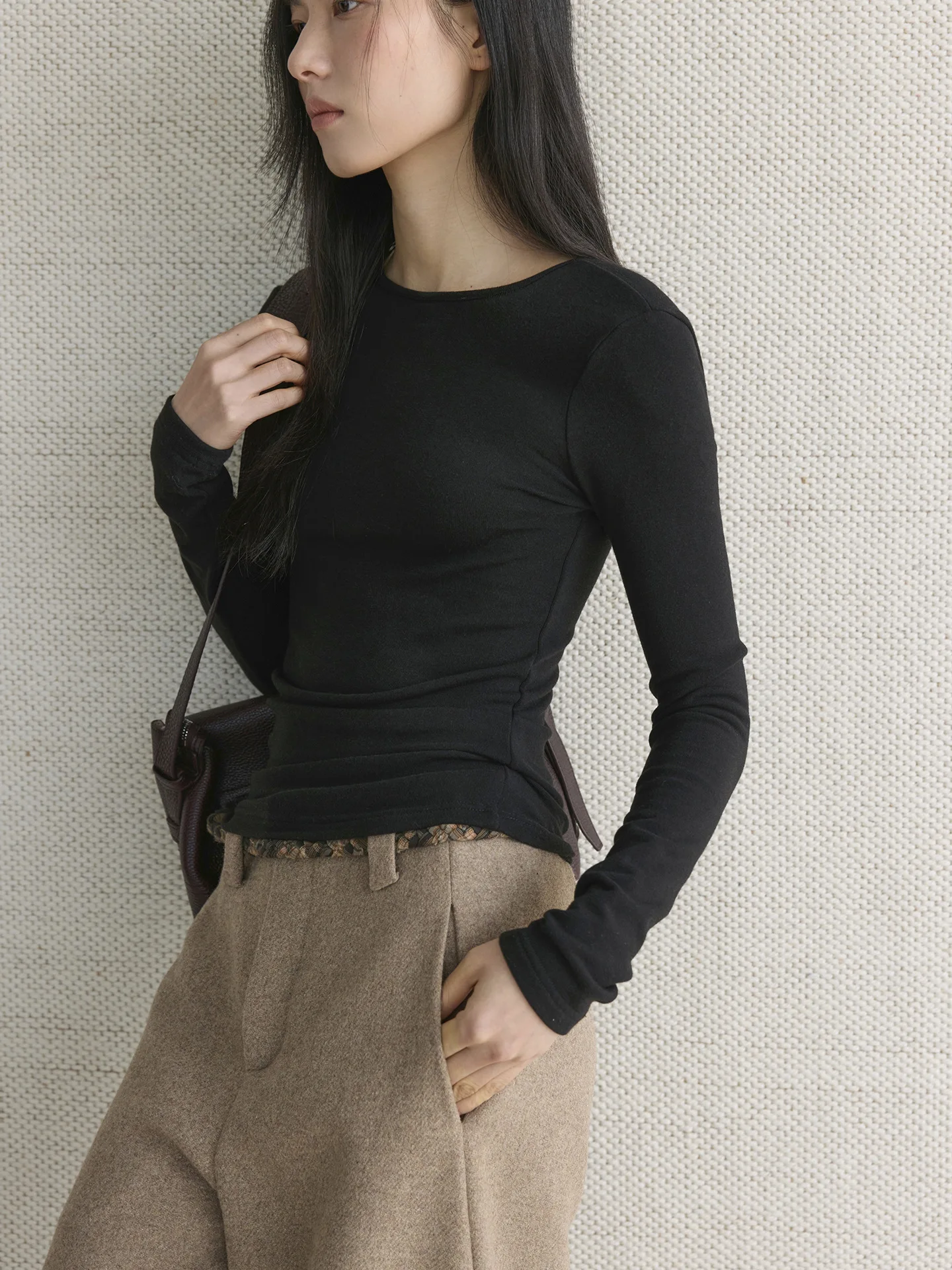 

Spring new French style fashionable lazy deep U backless long sleeved T-shirt slim fit and skin friendly top for women