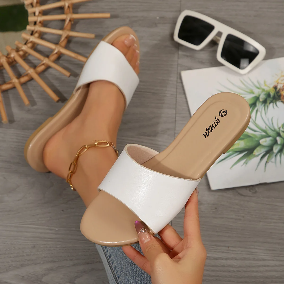 Women's Fashionable Flat Slippers, Simple Open-Toe Minimalist Style for Daily Commuting and Outdoor Use, Round-Toe Flat Sandals, Flat-Heeled Lightweight Casual Shoes