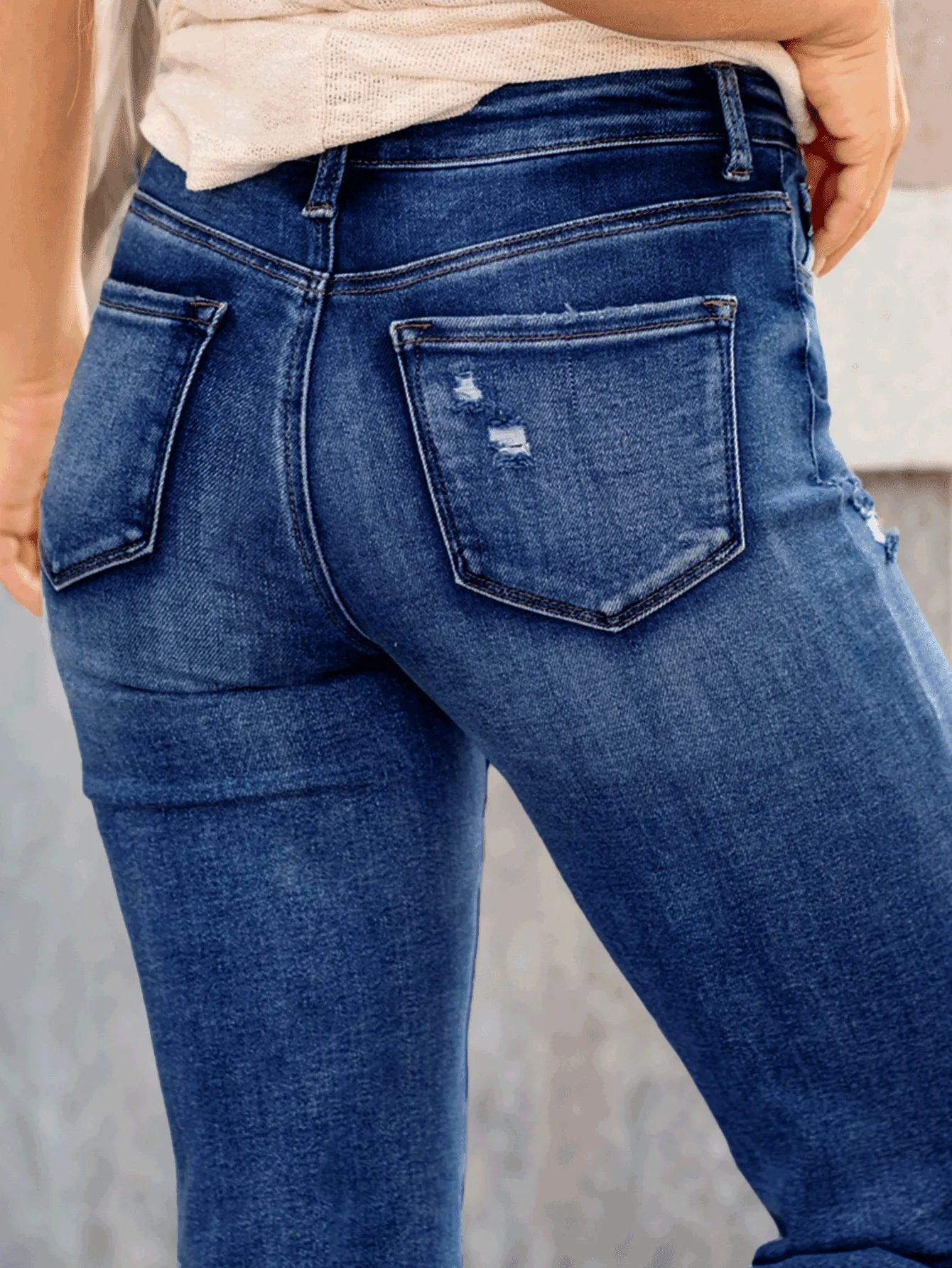 omen's Ripped Skinny Jeans - Stylish Distressed Denim Pants for a Trendy Look