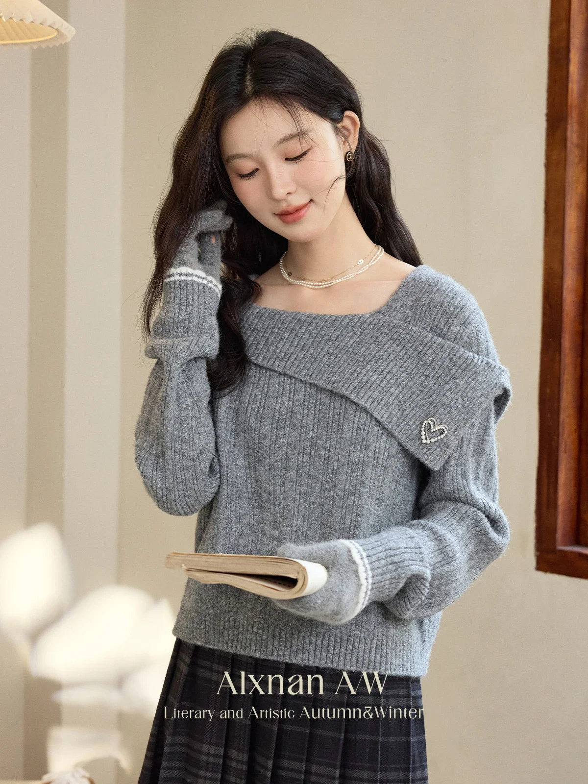 

ALXNAN Women's Long Sleeve Sweaters Autumn Winter Irregular Skew Collar Metal Sweetheart Wave Cuffs 2024 Female Pullovers L51928