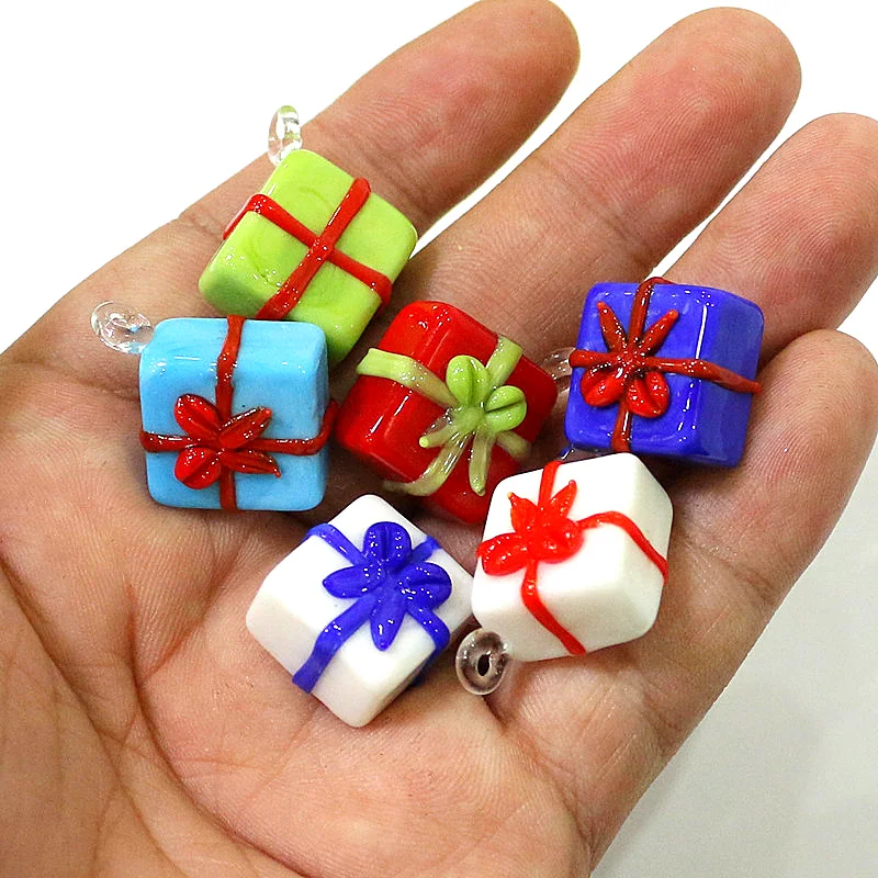 

2pcs Mini Christmas Glass Charms Cute Gift Box Pendant Creative Gift Bag Ornaments for Diy Jewelry Making Accessories Xmas Decor