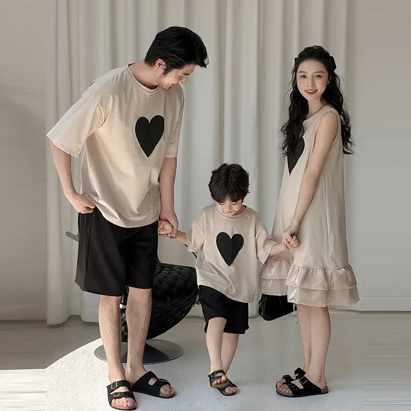 

Lover Brother and Sister Clothing Mom Daughter Dress Parent-child Matching Couples Hearts Clothes for The Family Dad Son T Shirt