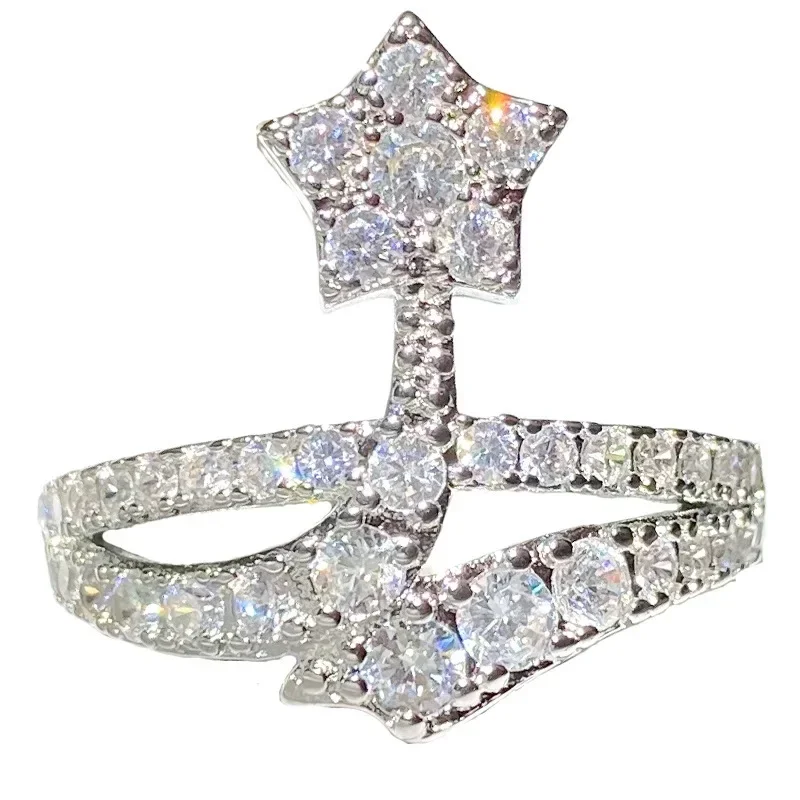 Estilo de moissanita MDL. Anillo de dedo de moda europea y americana con microconjunto de explosión Meteor ins brillante con estrella de cinco puntas