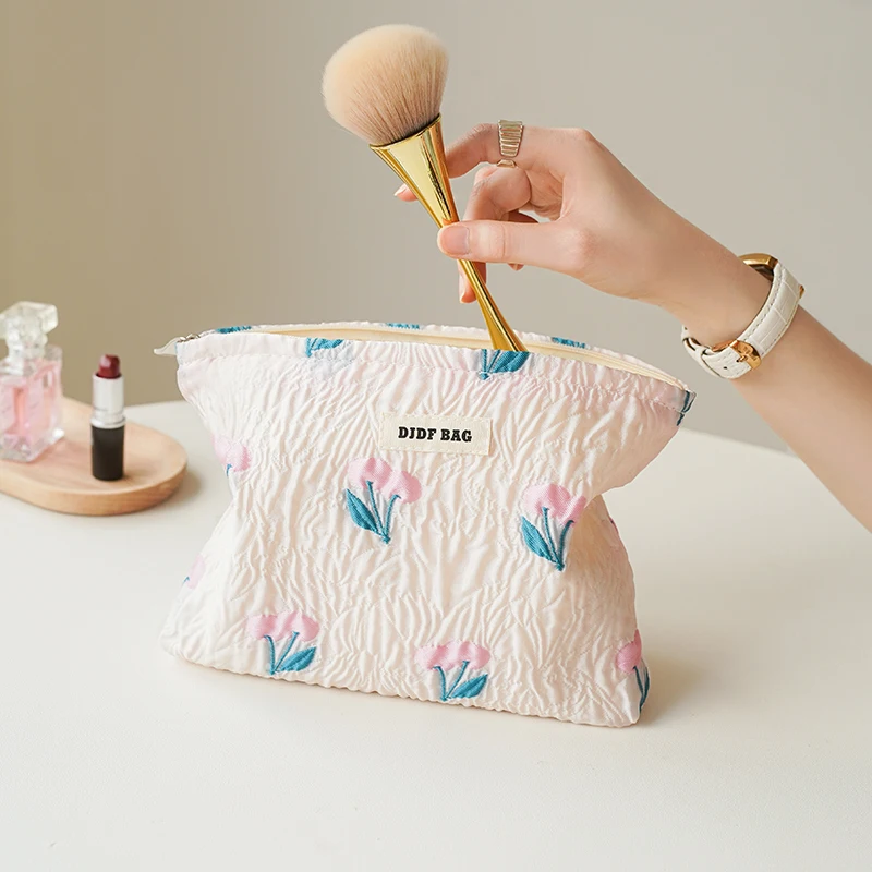 White Background Flower Women\'s Cosmetic Bag Large Capacity Cosmetics Skin Care Product Storage Bag Travel Toiletry Bag Ins