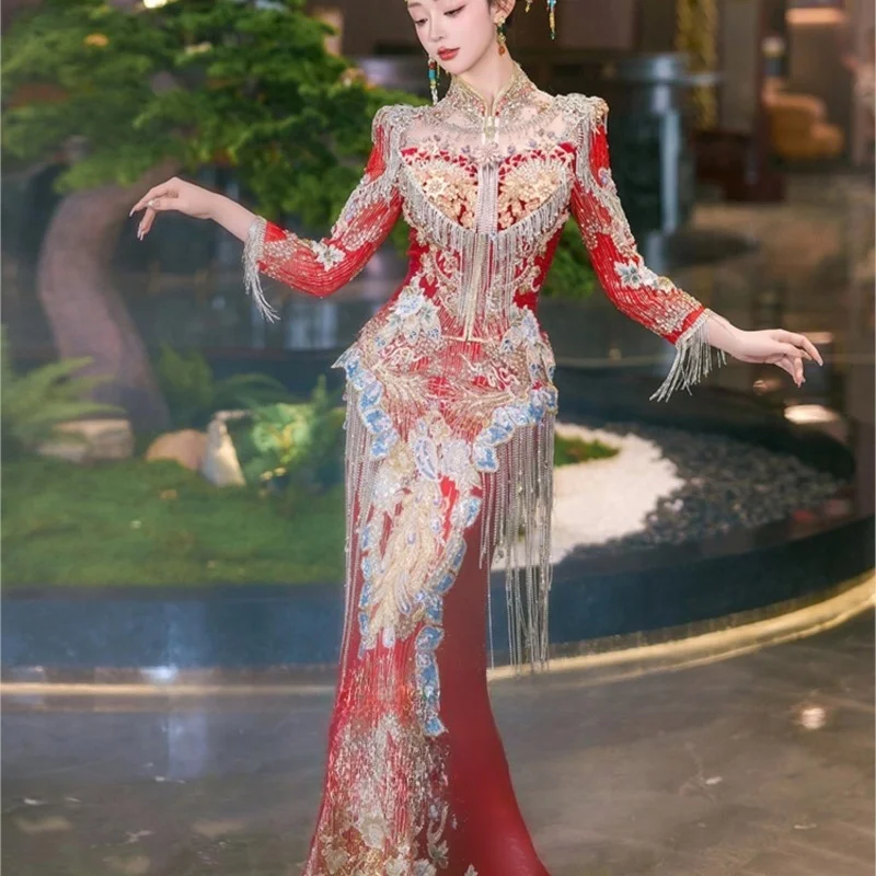 

The new fish-tail cheongsam is a luxurious and fashionable dress for banquets