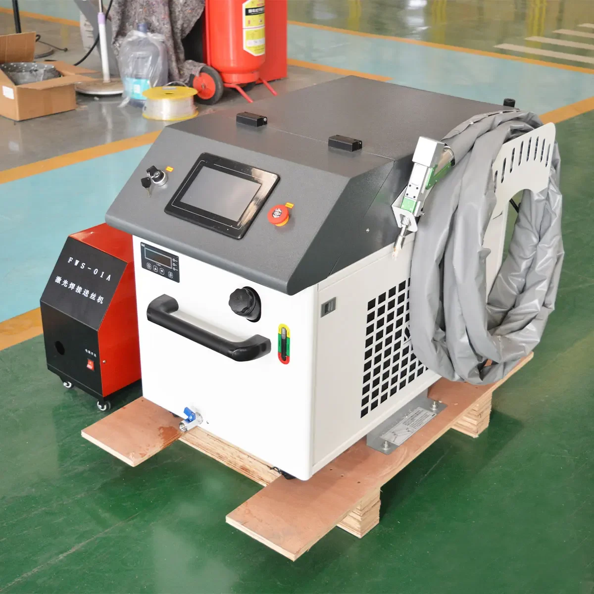 1500W Fiber  Laser Welding Machine 4 in 1 Used for Stainless Steel  Iron Etc Metal Welding Rust Removal