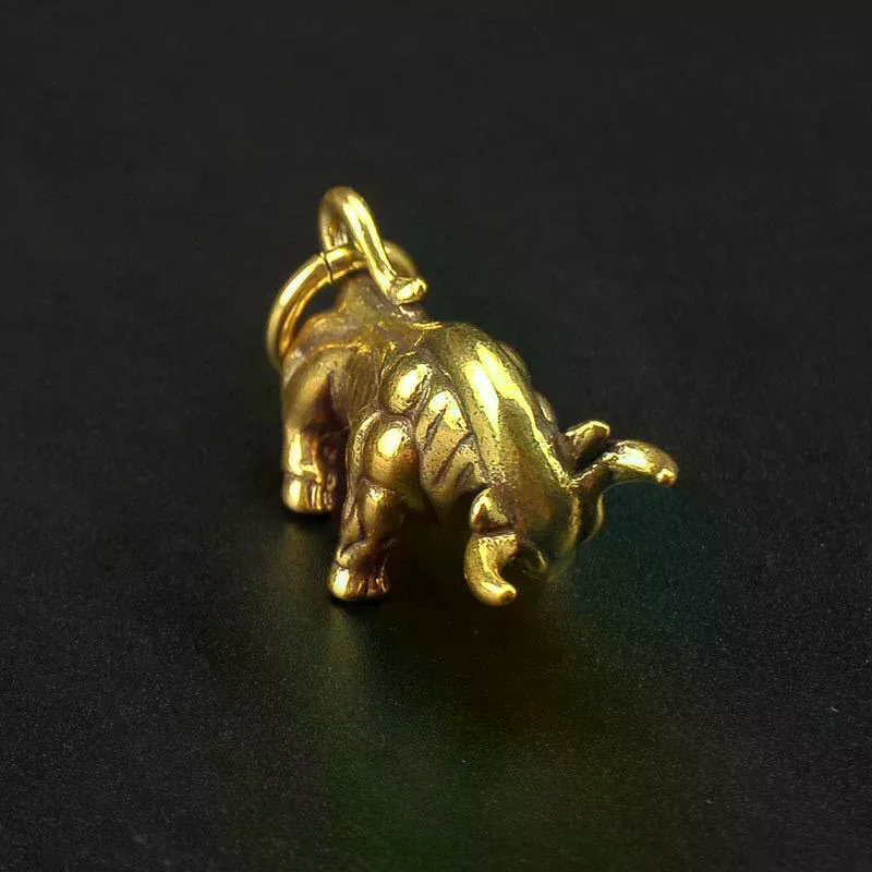 Retro Brass Wall Street Bull Statue Sculpture Hand Toy Gift Keychain Ornament Home Office Desk Decorative Ornament Mini