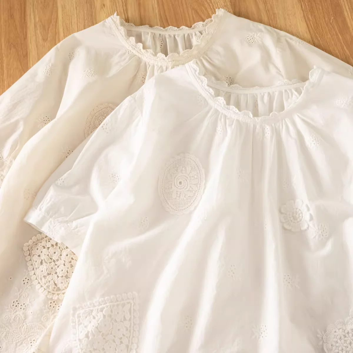 

100% хлопок, винтажные цыганские рубашки в стиле бохо, белые кружевные рубашки с вышивкой, женские блузки, белые, бежевые, оригинальные вечерние женские топы