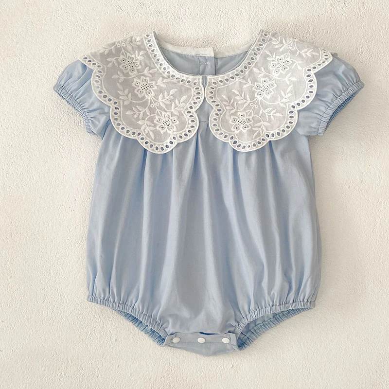 

Летняя одежда для маленьких девочек, комбинезон с короткими рукавами и цветочным принтом, детское боди, комбинезон с кукольным воротником, одежда для девочек с кружевным воротником-лепестком