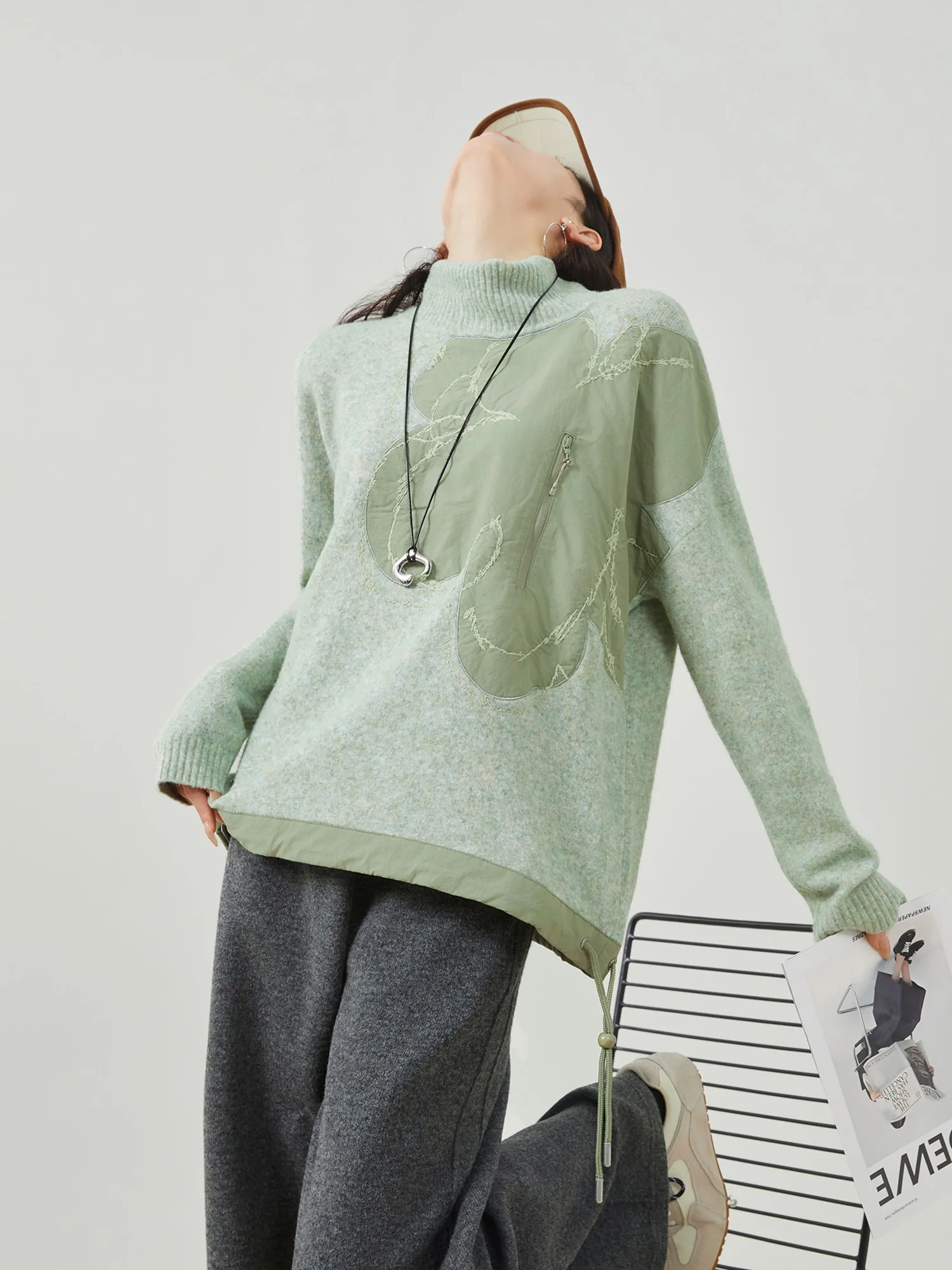 

Женский свободный повседневный универсальный свитер с вышивкой и высоким воротником, весна 2026, новая дизайнерская сенсация, малый размер