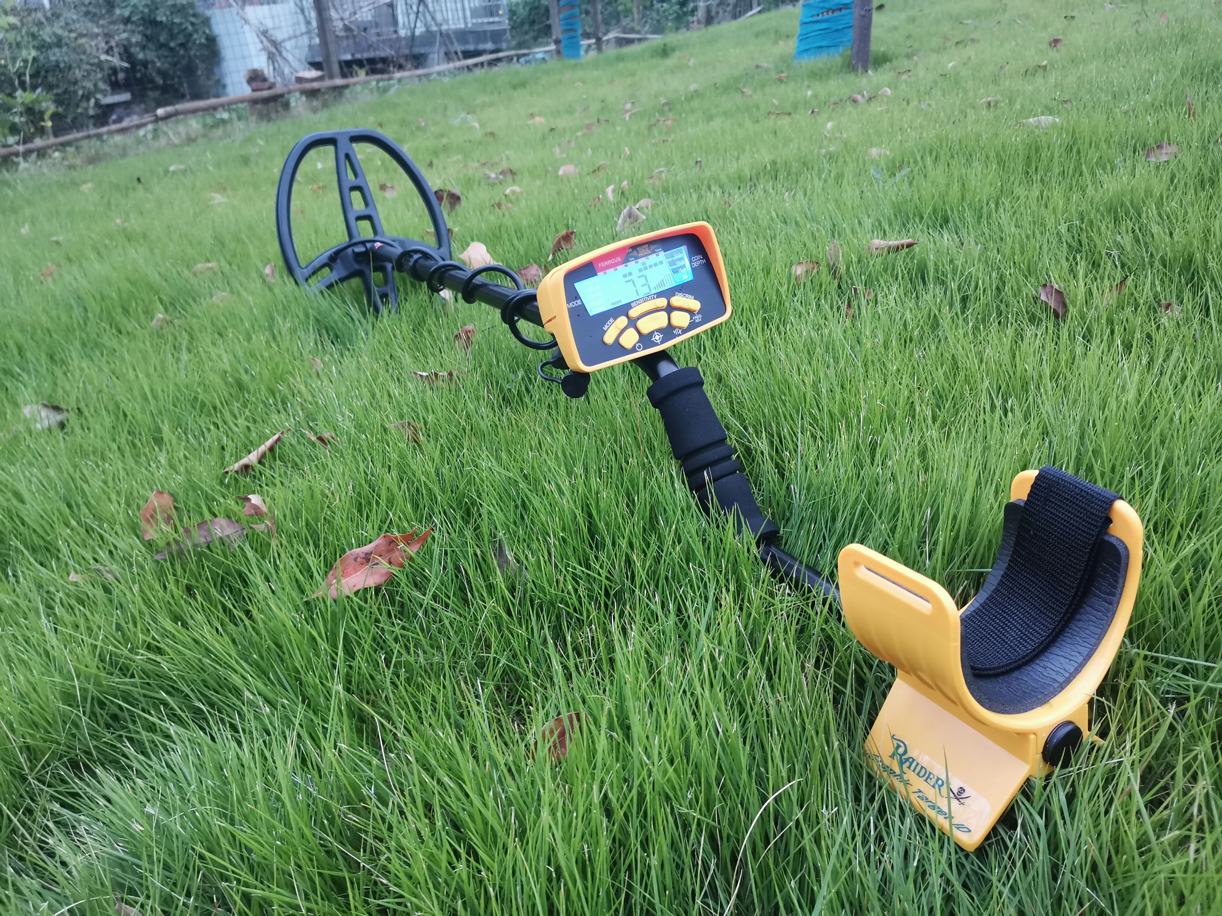 

Tianxun NEW Professional Metal Detector MD-6450 Long Range Gold Detector
