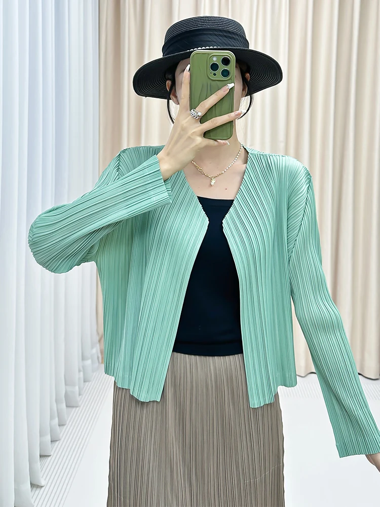 

Simple Elegant Short Sleeveless Women's Cardigan Pure Color Long Sleeve Folds Outerwear Autumn New Style by Sanza Art Creation