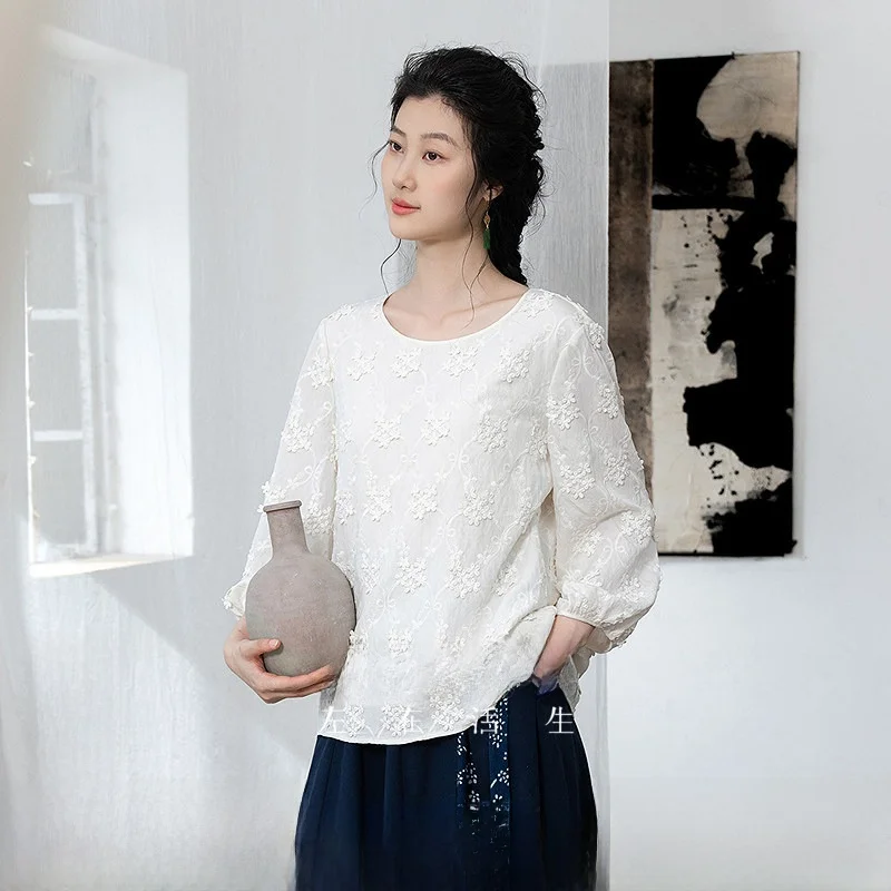 

Женская свободная блузка с цветочной вышивкой и эффектом похудения, новая летняя коллекция, повседневная модель с круглым вырезом и коротким рукавом.