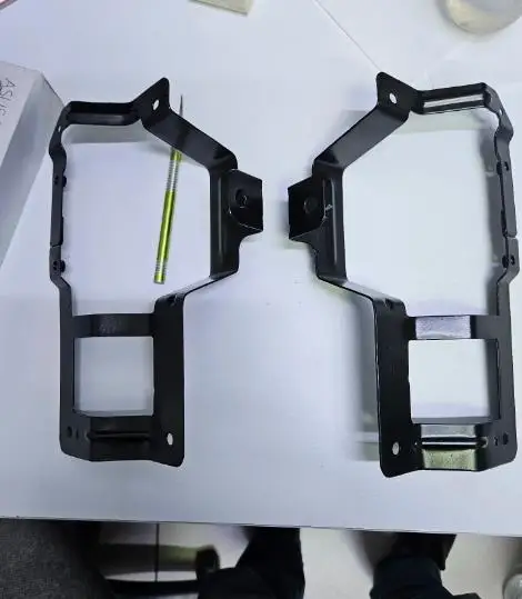 2 Pcs Lamp Support for Pajero Sport K80 K90 2000-2006 MR482497 Front Light Steel Frame for Montero Sport Bracket for Nativa