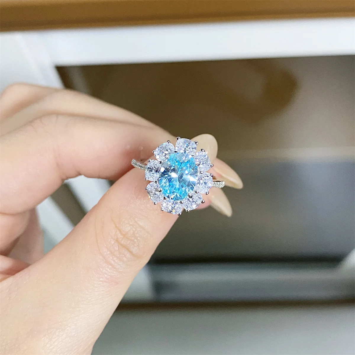 

S925 Sterling Silver Sky Blue Ring, Egg Shaped Pigeon Egg Diamond Ring, Wedding Ring, High-end Ring for Attending Banquets