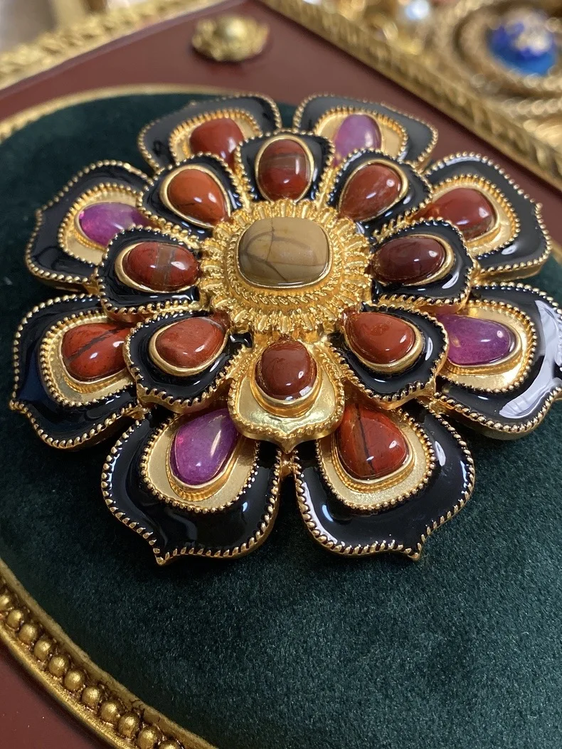 

Vintage high-end design with enamel drop oil brooch and natural stone sunflower jewelry