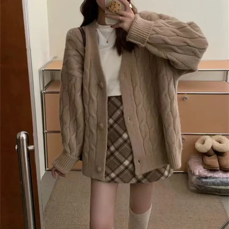 2025 nuevos cárdigans de poliéster suéter de mujer con cuello en V Otoño Invierno cárdigans suaves sólidos de un solo pecho cárdigans de mujer suéteres