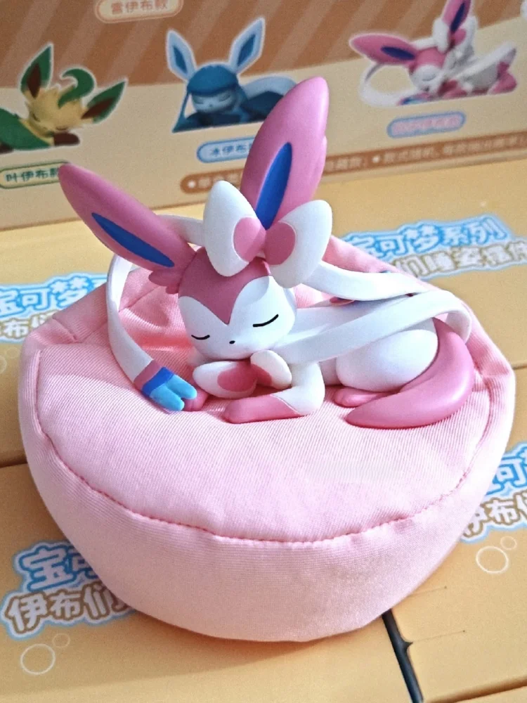 Nouveauté originale Eevee Position de couchage boîte aveugle Sylveon Umbreon Flareon Jolteon Anime jouet de bureau ornement cadeau de vacances