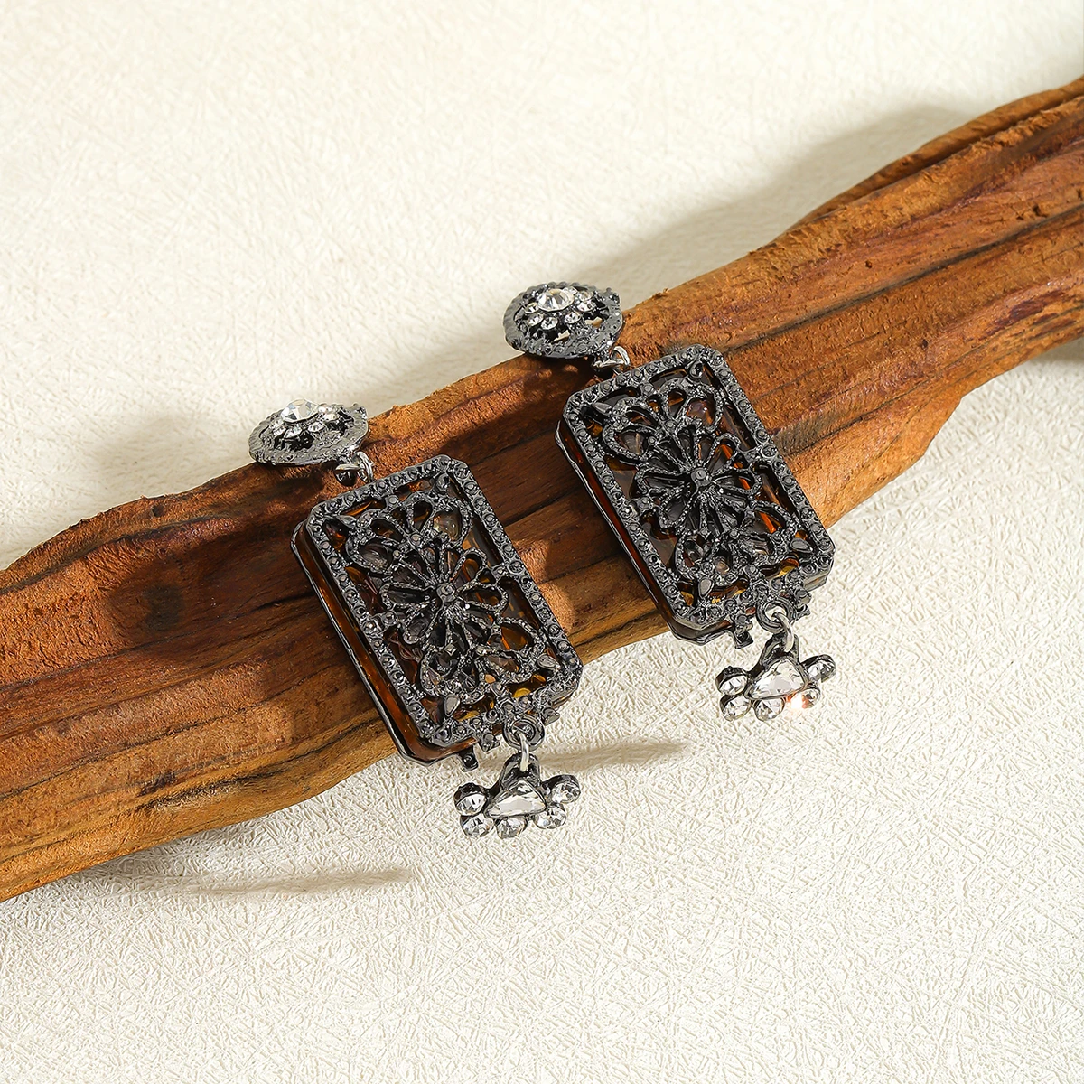 

ZAA European and American Exaggeration Rectangular Hollow Diamond Inlaid Pendant Earrings Fashion Retro Light Luxury Jewelry