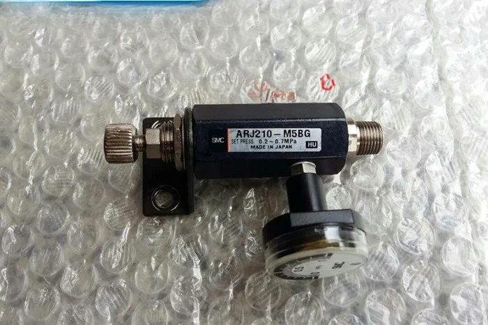 SMC micro pressure regulating valve ARJ210-M5BG, -1, new quality, good performance package! second-hand