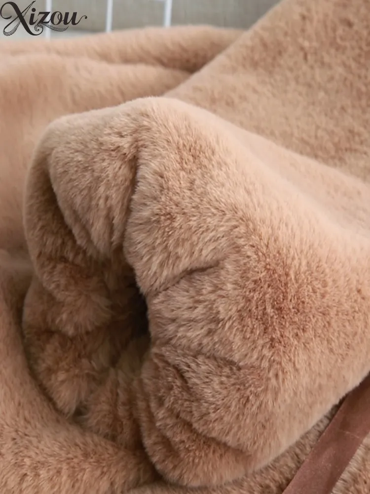 فتاة أفخم المعاطف الدافئة للنساء 2025 الخريف الشتاء طالب لطيف سميكة فو الفراء معطف أزياء السيدات سترة قطن