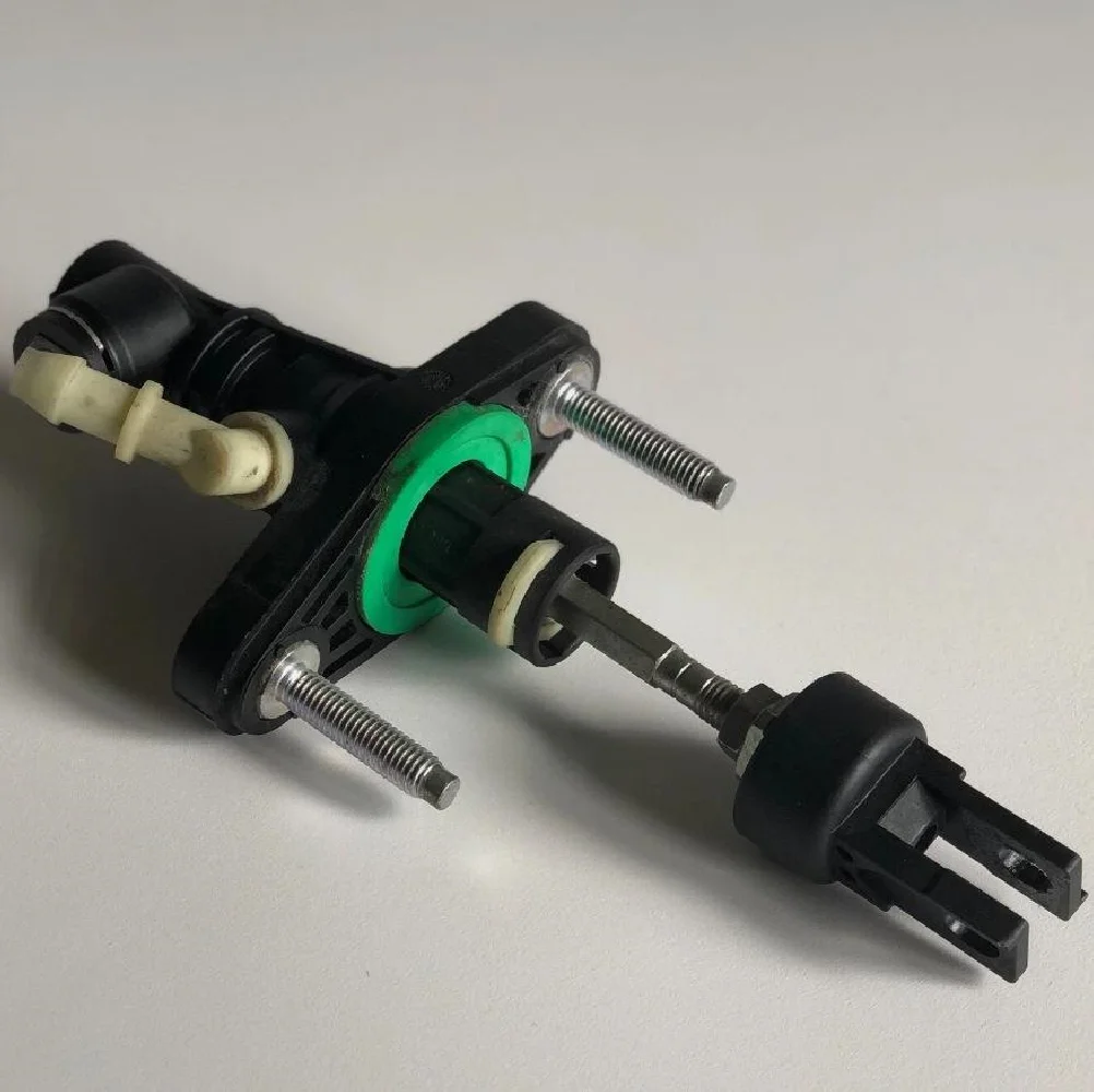 

31420-02031 31420-02032 31420-02051 511029910 for TOYOTA ZRE15 ZZE150 NDE150 clutch master cylinder