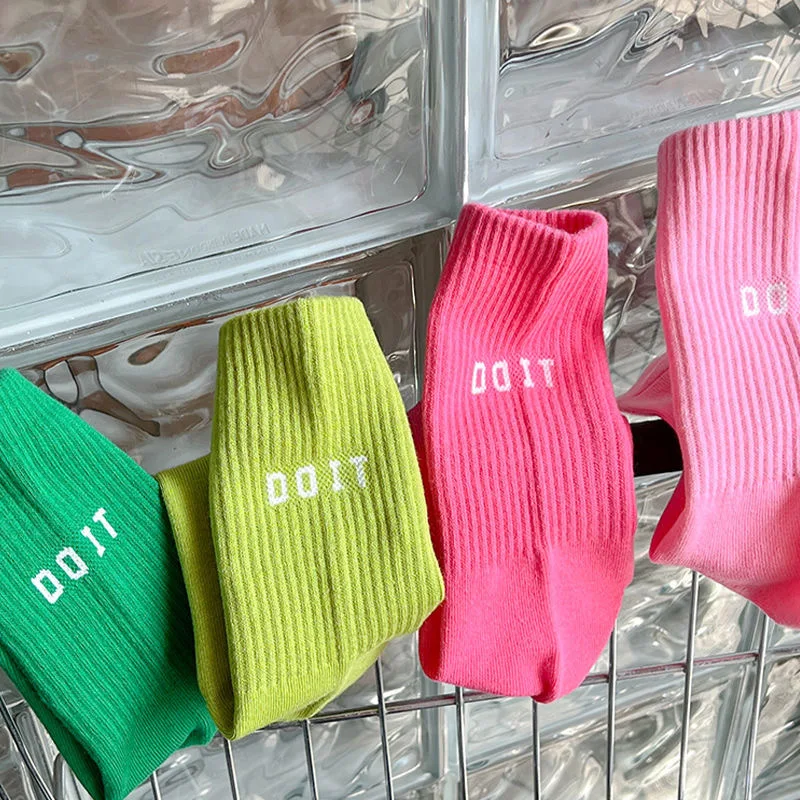 1 Pairs New Colorful Trend Sports Yoga Socks High Quality Women Mid-tube Bottom Professional Anti Slip Silicone Pilates Socks view 5