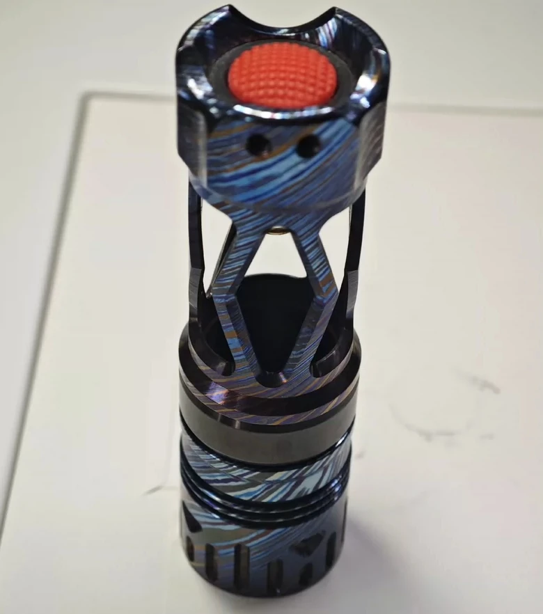 

Used EDC Thin wire zircuti material flashlight 18350or16340 decompression toy