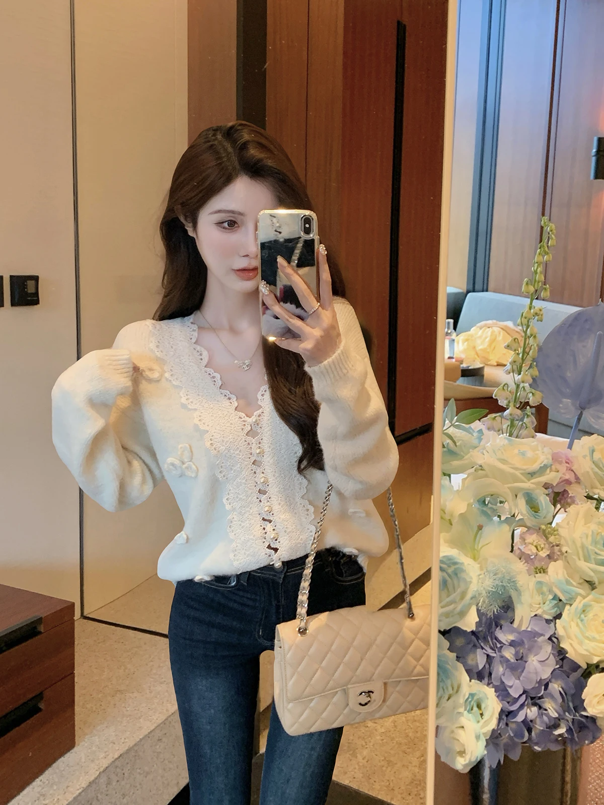 

Вязаный свитер JustQin с жемчужной отделкой и кружевом, осенняя коллекция 2025, женская верхняя одежда с жемчужными пуговицами, модный дизайн