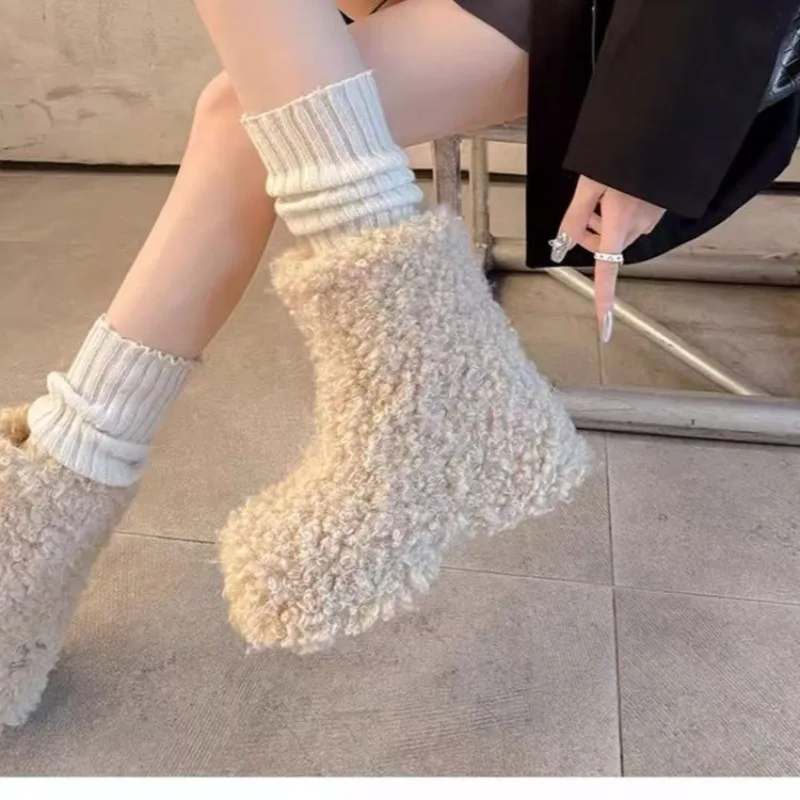 تافه منصة الصوف أحذية قطنية النساء 2025 جديد لامب أفخم أحذية الثلوج القصيرة زائد الصوف الدافئة لطيف أحذية قطنية