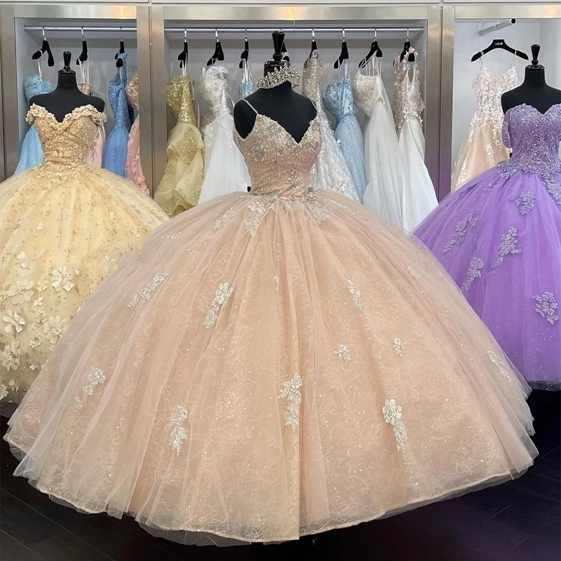 Iridescente Spaghetti Strap V-Neck Applique Ball Gown Vestidos Quinceanera Meninas de 15 anos Brithday Party Tulle Custom Made